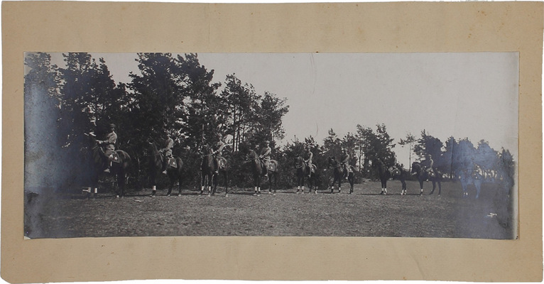 [Автограф легендарного маршала СССР Б. Шапошникова]. Шапошников Б. Конница. (Кавалерийские очерки). М.: Высш. воен. ред. сов., 1922.